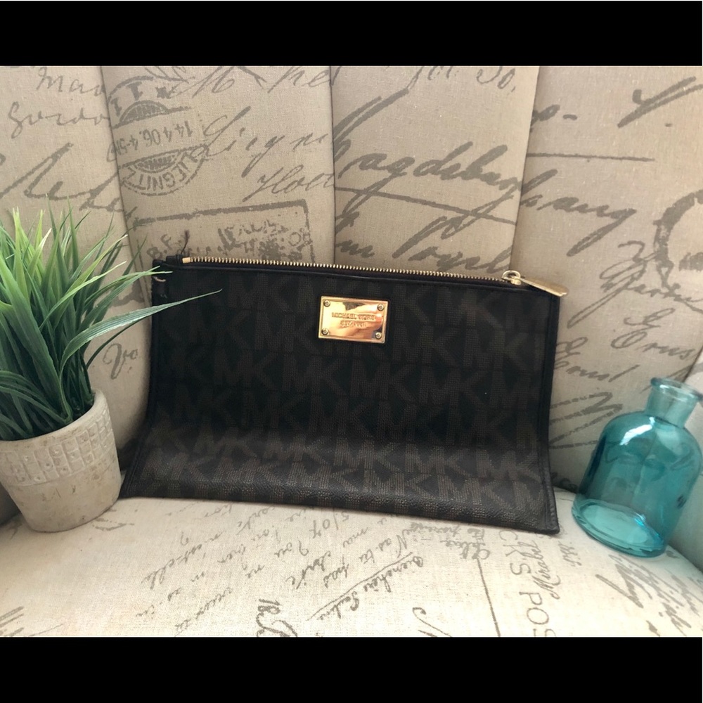 Michael Kors Wristlet